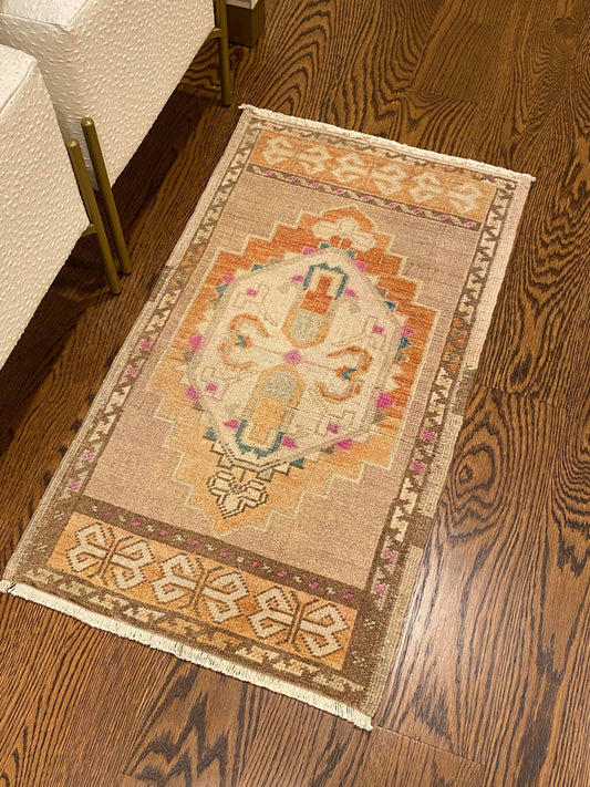 1’8”x2’11” Oushak Mat