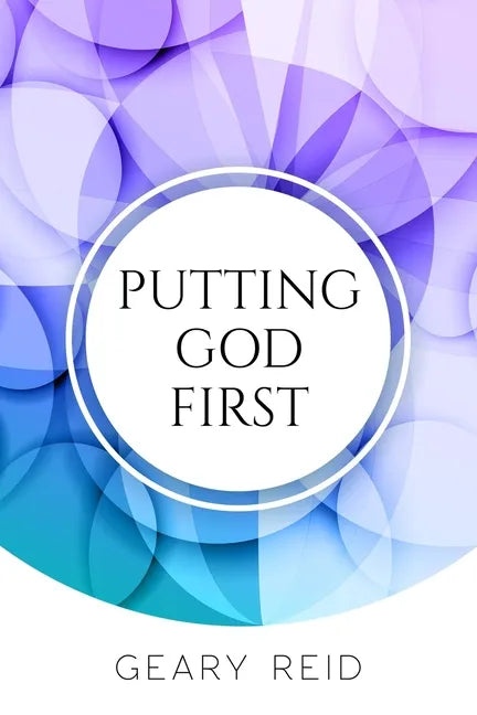 Putting God First: Putting God first is important if you want to live for Him. - Paperback