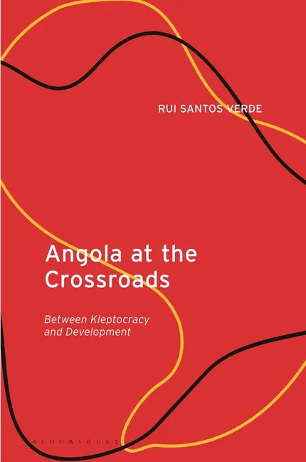 Angola at the Crossroads: Between Kleptocracy and Development - Paperback