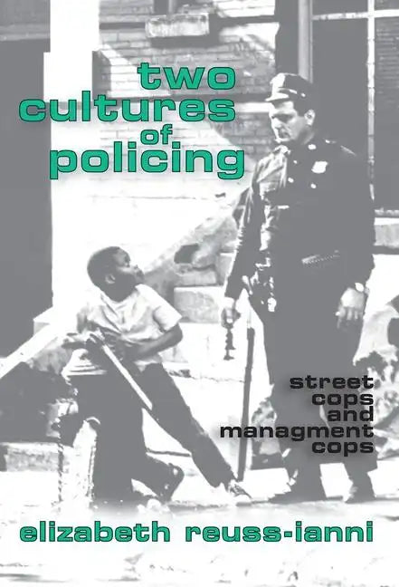 Two Cultures of Policing: Street Cops and Management Cops - Paperback
