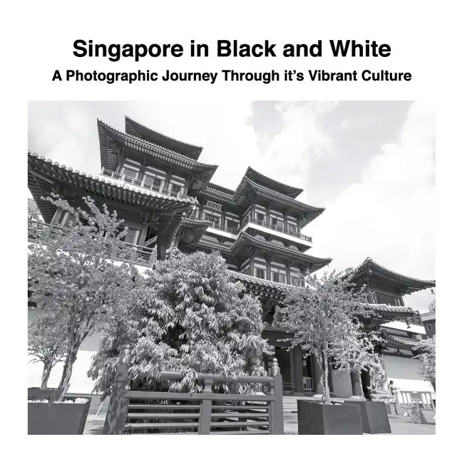 Singapore in Black and White: A Photographic Journey Through it's Vibrant Culture - Paperback