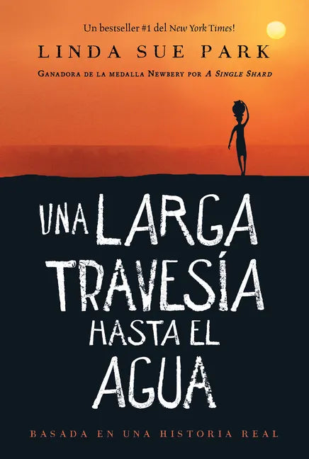 Una Larga Travesía Hasta El Agua: Basada En Una Historia Real (a Long Walk to Water Spanish Edition) - Paperback