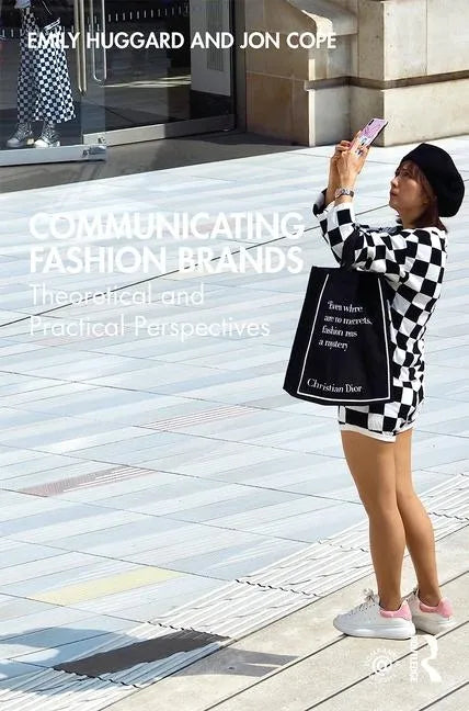 Communicating Fashion Brands: Theoretical and Practical Perspectives - Paperback