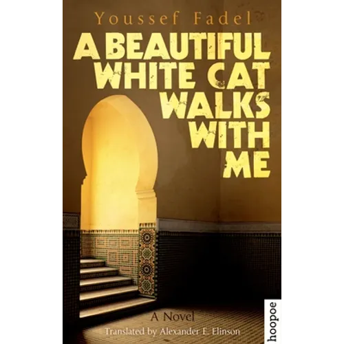 A Beautiful White Cat Walks with Me - Paperback