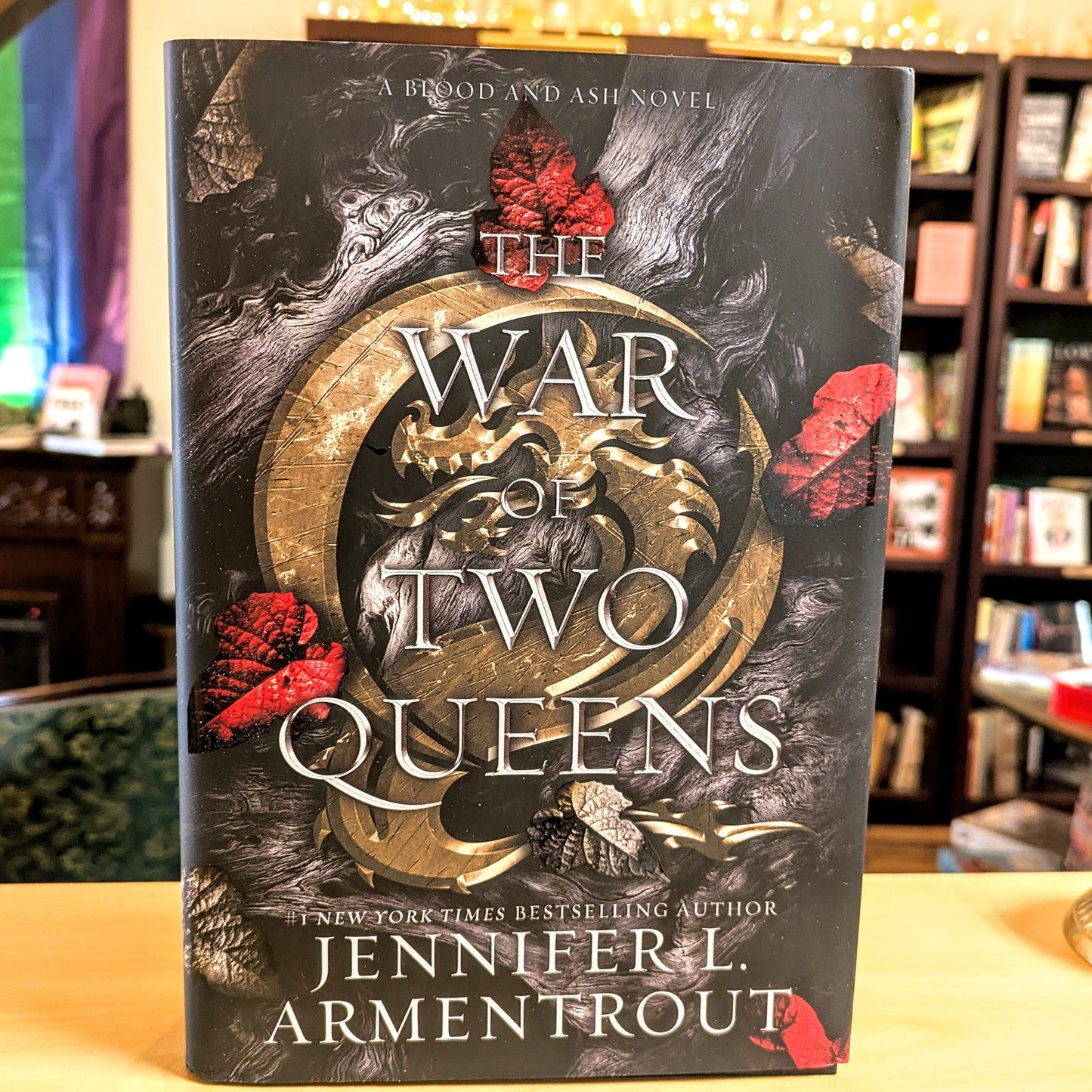 The War of Two Queens: A Blood and Ash Novel (4)