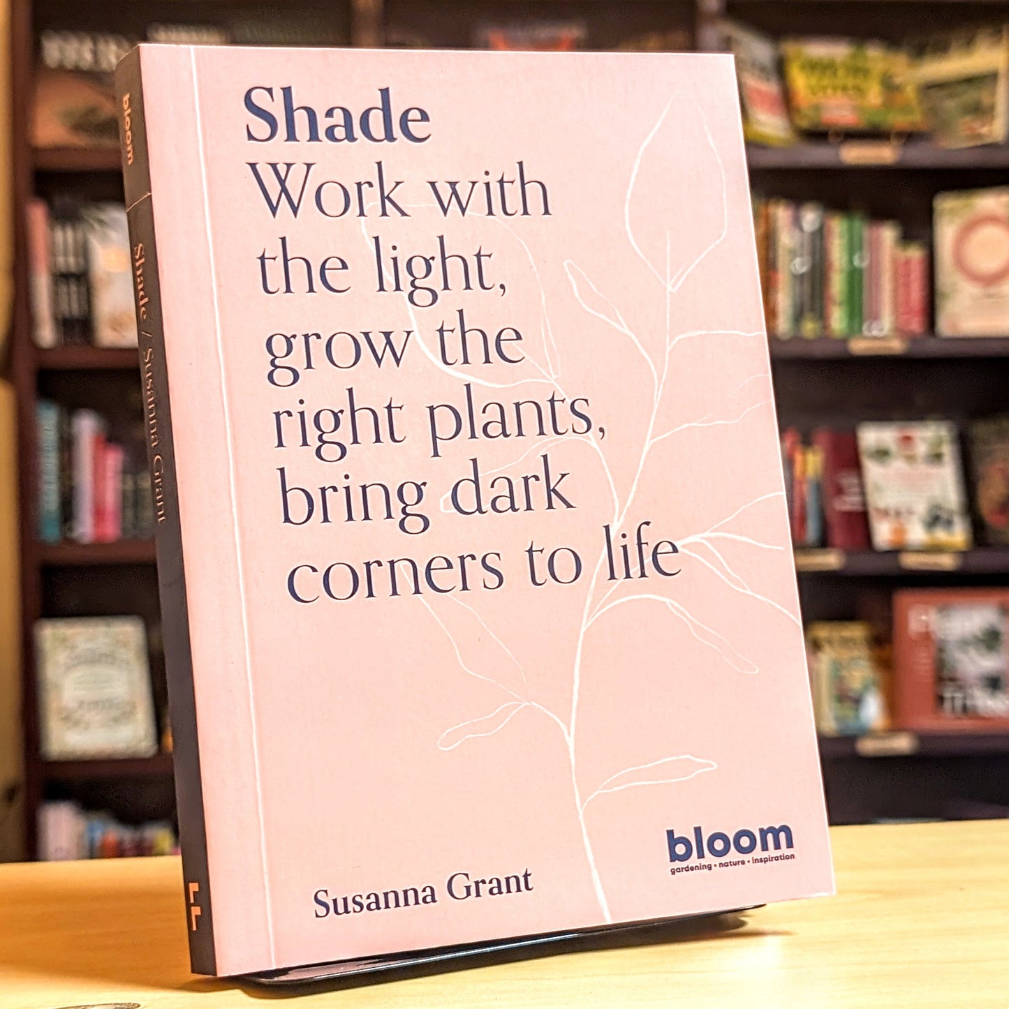 Shade: Bloom Gardener's Guide: Work with the light, grow the right plants, bring dark corners to life (Bloom, 2)