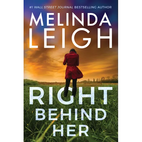 Right Behind Her - Paperback