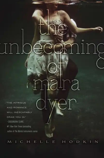 The Unbecoming of Mara Dyer - Paperback