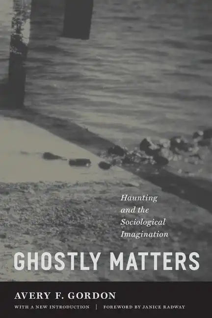 Ghostly Matters: Haunting and the Sociological Imagination - Paperback