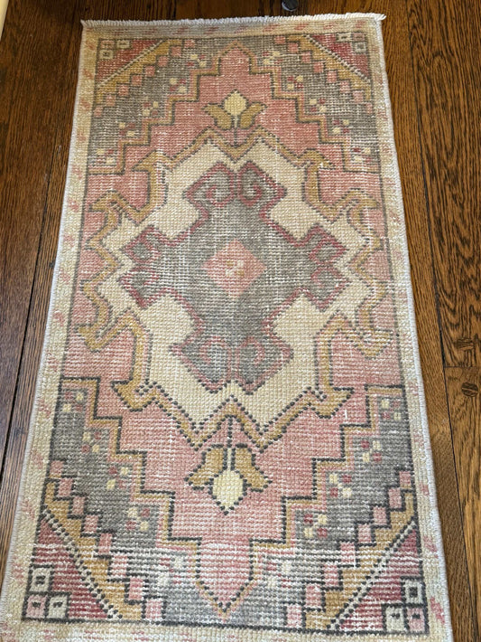 1’6”x3’1” Vintage Oushak Mat