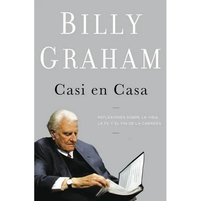 Casi En Casa: Reflexiones Sobre La Vida, La Fe Y El Fin de la Carrera - Paperback