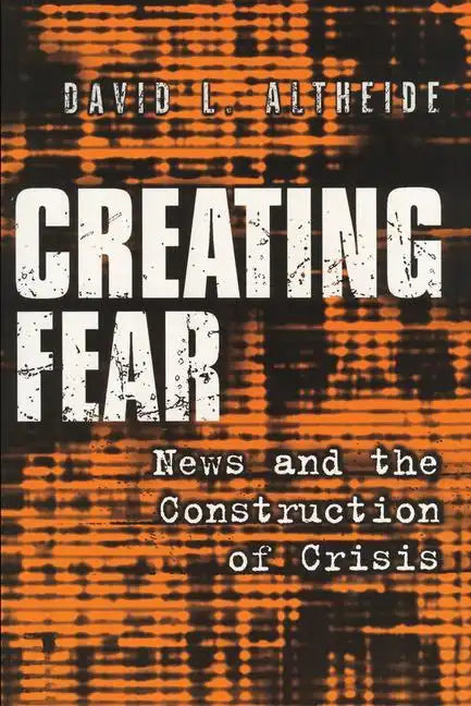 Creating Fear: News and the Construction of Crisis - Paperback