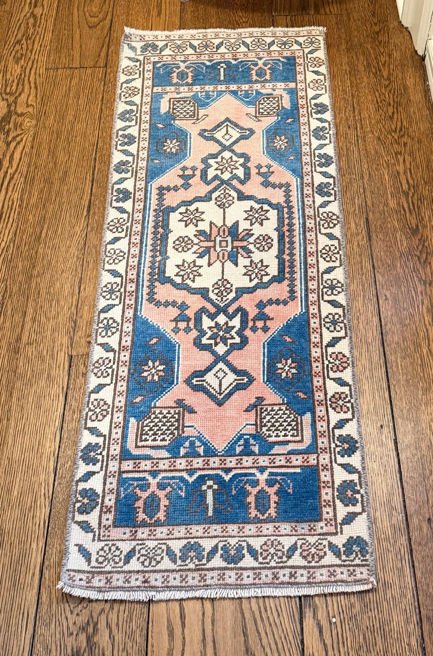 1’5”x3’11” Vintage Oushak longer mat