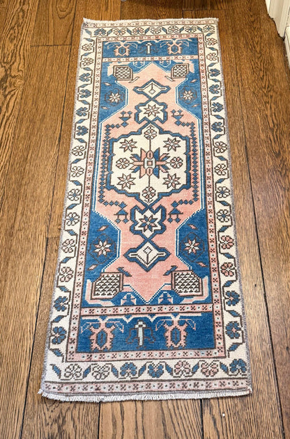 1’5”x3’11” Vintage Oushak longer mat