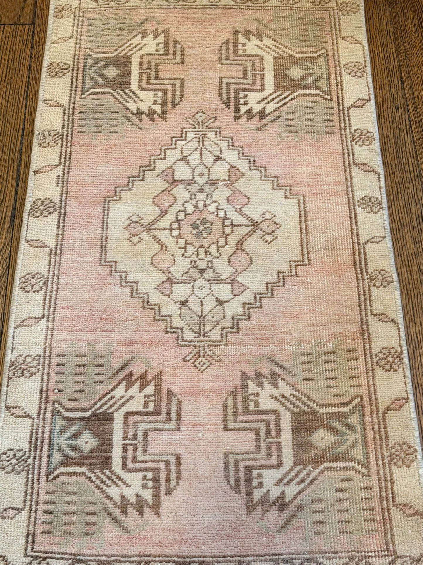 1’6”x3’8” Oushak Mat