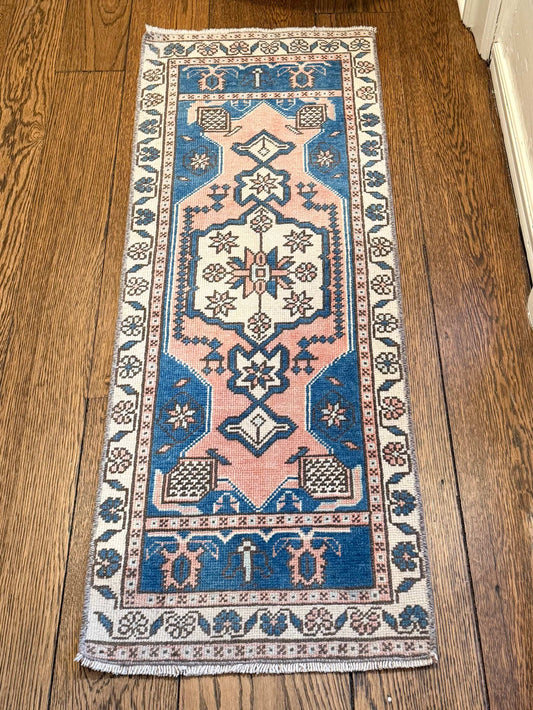 1’5”x3’11” Vintage Oushak longer mat