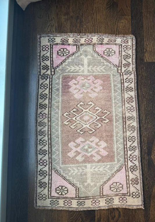 1’5” x 2’7” Mini