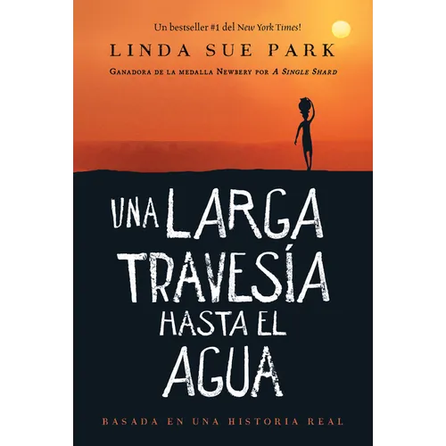 Una Larga Travesía Hasta El Agua: Basada En Una Historia Real (a Long Walk to Water Spanish Edition) - Paperback