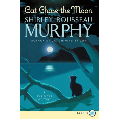 Cat Chase the Moon: A Joe Grey Mystery - Paperback