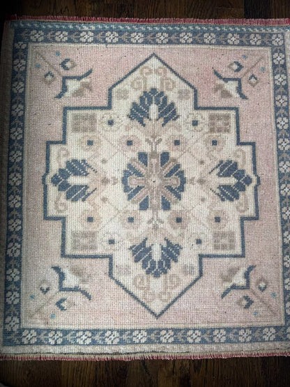 2’ x 2’2” Square Mini