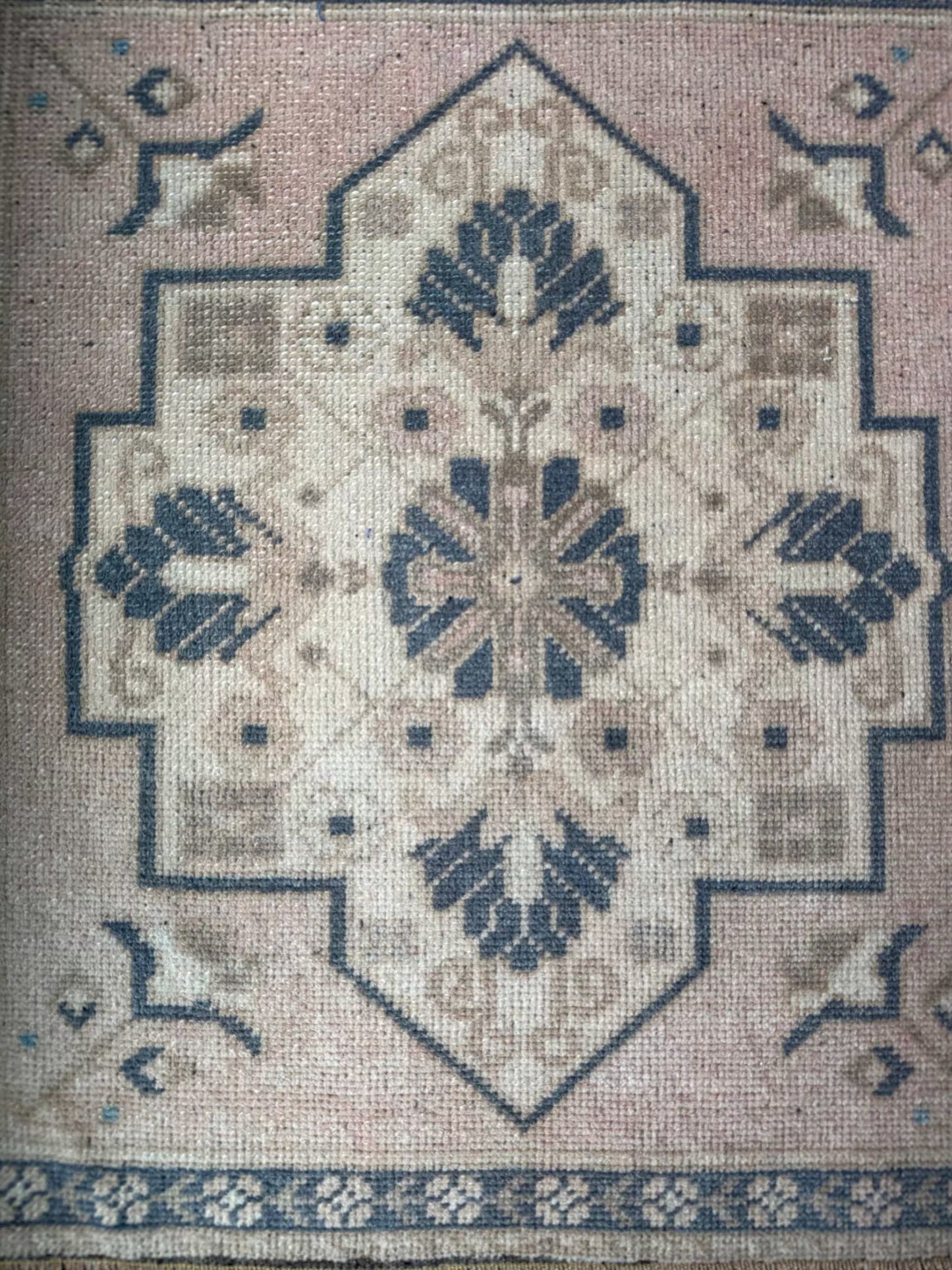 2’ x 2’2” Square Mini
