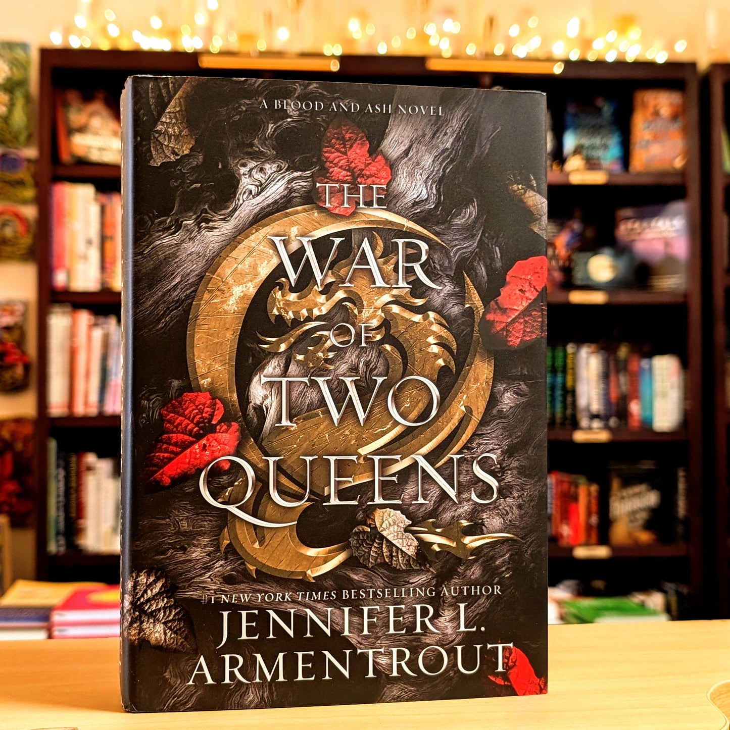 The War of Two Queens: A Blood and Ash Novel (4)