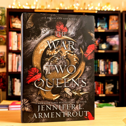 The War of Two Queens: A Blood and Ash Novel (4)