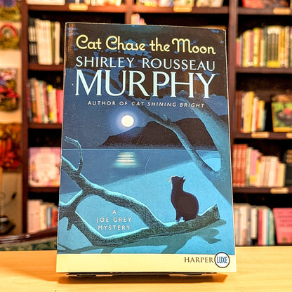 Cat Chase The Moon [Large Print]: A Joe Grey Mystery: 21