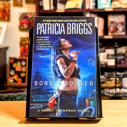 Bone Crossed (Mercy Thompson, Book 4)