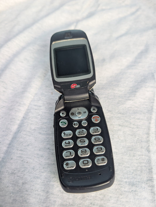Kyocera Oystr KX9 / Oyster KX9D - White ( Virgin Mobile ) Rare Flip Phone