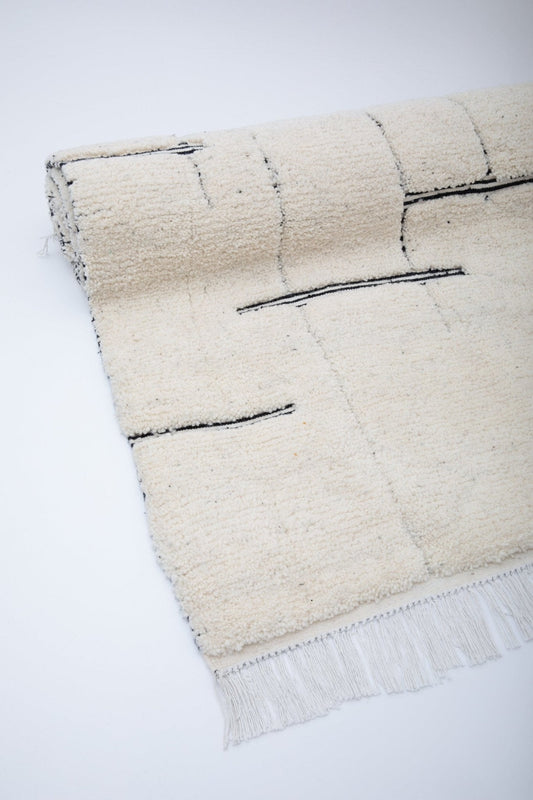 Authentic Handmade Beni Ouarain Rug 5x8 feet Classic Moroccan White Wool Rug with Geometric Patterns - Ethically Crafted by Berber Artisans