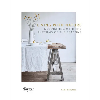 Living with Nature: Decorating with the Rhythms of the Seasons - Hardcover