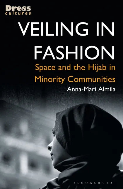 Veiling in Fashion: Space and the Hijab in Minority Communities - Paperback