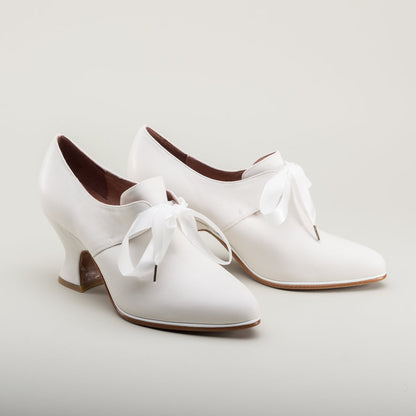 Pompadour 18th Century Leather Shoes (Ivory)