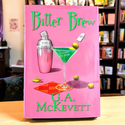 Bitter Brew (A Savannah Reid Mystery)