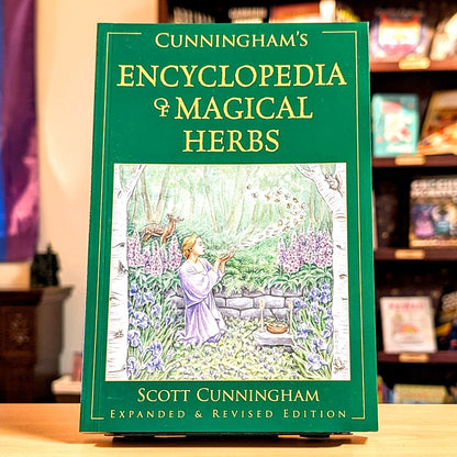 Cunningham's Encyclopedia of Magical Herbs (Llewellyn's Sourcebook Series) (Scott Cunningham's Encyclopedia Series, 1)
