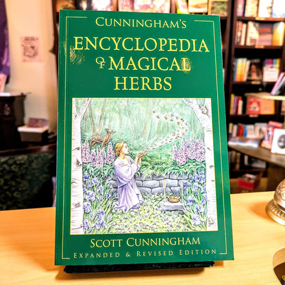 Cunningham's Encyclopedia of Magical Herbs (Llewellyn's Sourcebook Series) (Scott Cunningham's Encyclopedia Series, 1)