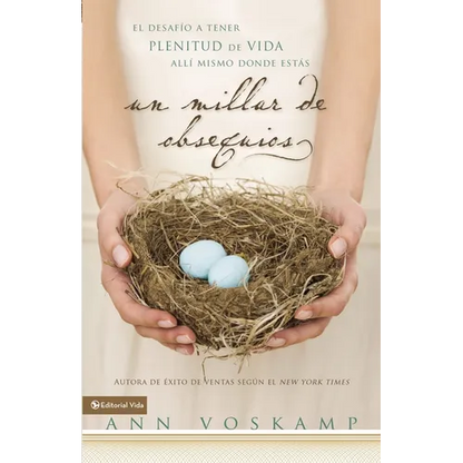 Un Millar de Obsequios: El Desaf��o a Tener Plenitud de Vida All�� Mismo Donde Est��s = One Thousand Gifts = - Paperback